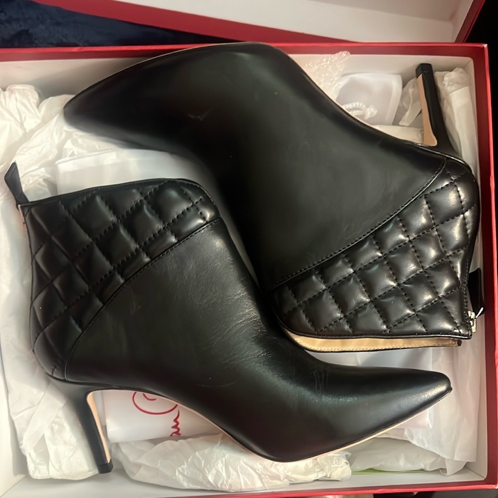 Brand new Joan Oloff Daron Black Nappa booties size 7.5 fits more like 6.5